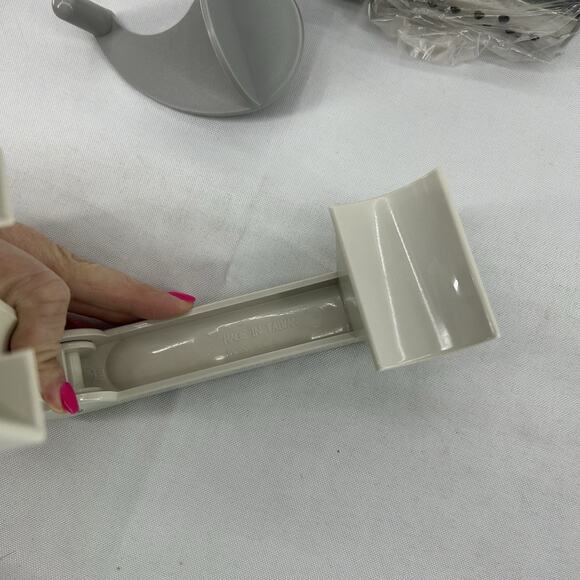 Pampered Chef Deluxe Cheese Grater 1275 Barely Used Large And Small Graters - Picture 5 of 10